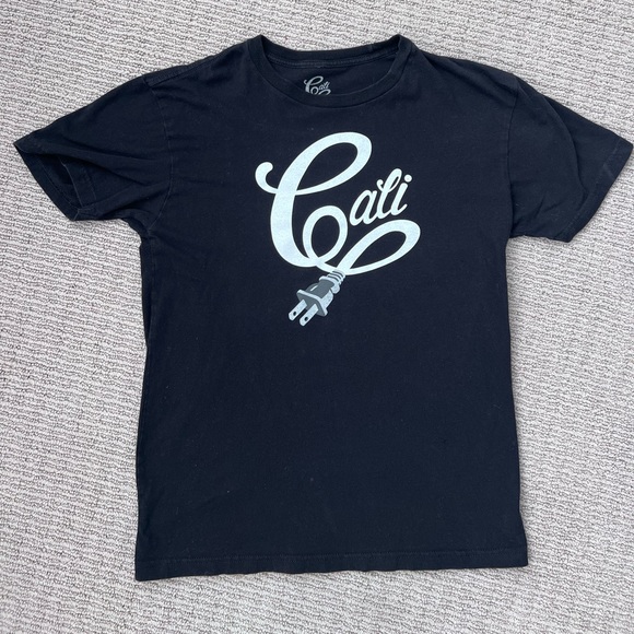 Cali Plug Black T-Shirt - Picture 1 of 3